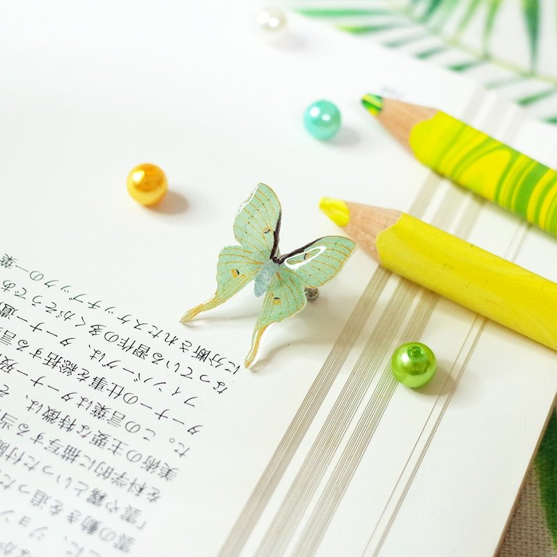 臺灣特有種 臺灣長尾水青蛾 醫療鋼耳骨夾 繪畫耳環 - 耳環/耳夾/耳骨夾 - 防水材質 綠色