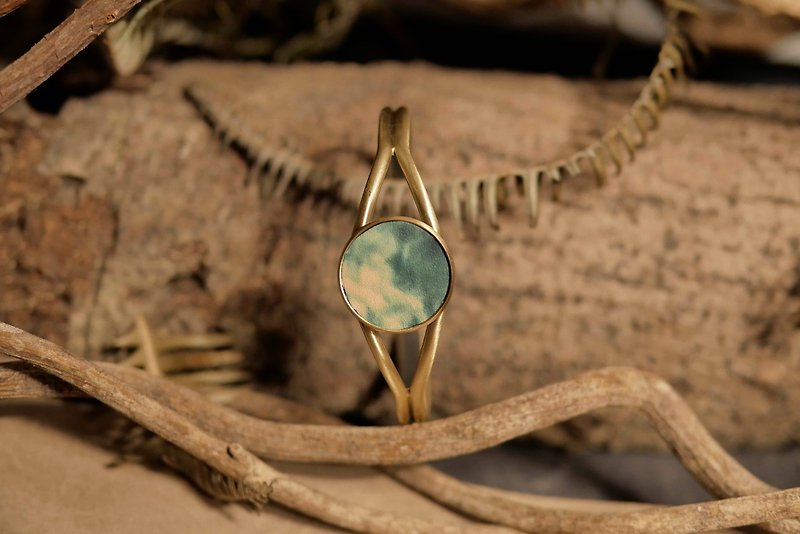 Sky debris | rendering leather bracelet | Bronze bracelet | Round | Green - สร้อยข้อมือ - หนังแท้ สีน้ำเงิน