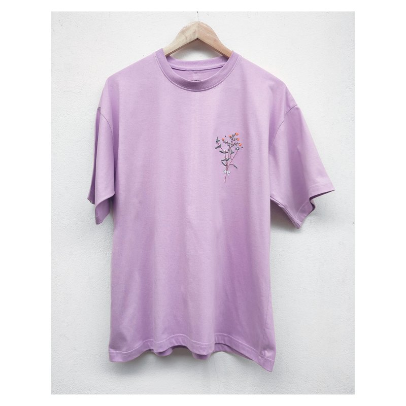 Pinkoi Offline Event Pre-order Item | Embroidered T-Shirt with Floral Bouquet Design - 女 T 恤 - 棉．麻 多色