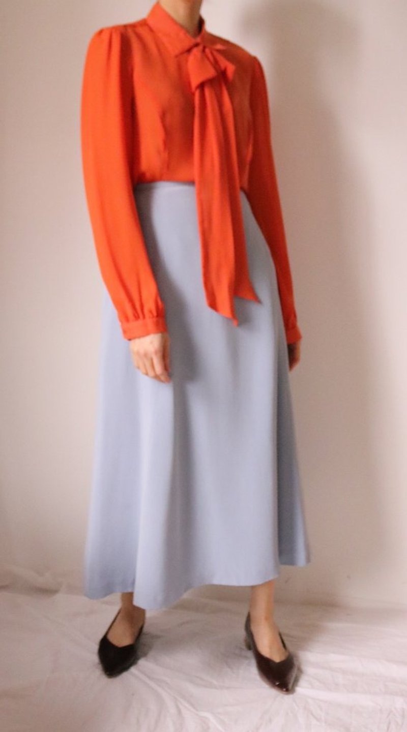 LIVINA BLOUSE - SWEDISH VINTAGE Persimmon Orange Puff Sleeve Bow Tie Shirt - เสื้อเชิ้ตผู้หญิง - เส้นใยสังเคราะห์ 