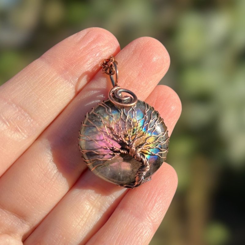 Ethnic Labradorite Tree Of Life Amulet Necklace, Protection Talisman Pendant - สร้อยคอ - โลหะ หลากหลายสี