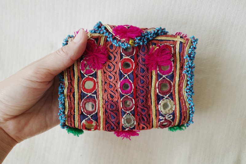 阿富汗vintage刺繡布料再製收納小包 漂亮鏡繡 - 錢包/皮夾/長短夾 - 棉．麻 