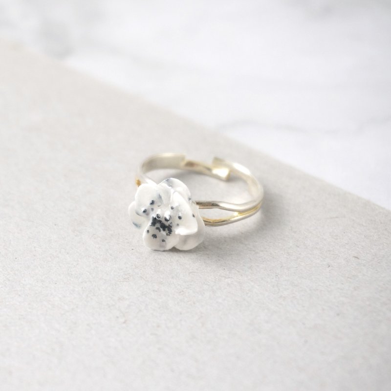 Marble pattern Poppy Anemone Ring =Flower Piping= - General Rings - Clay White
