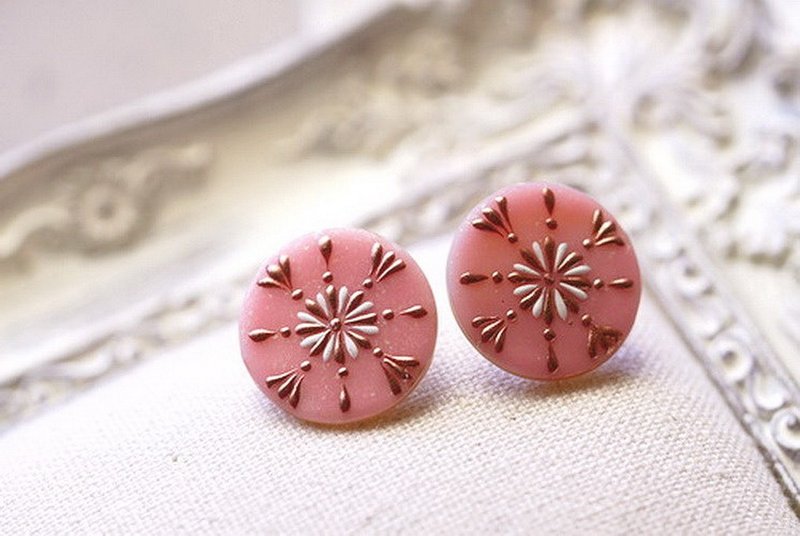 Handmade accessory earrings Moroccan tile--Dahlia - ต่างหู - เปลือกหอย 