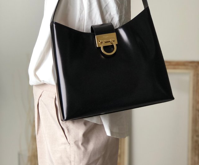 日本直送 名牌中古包 】Salvatore Ferragamo ショルダーバッグ