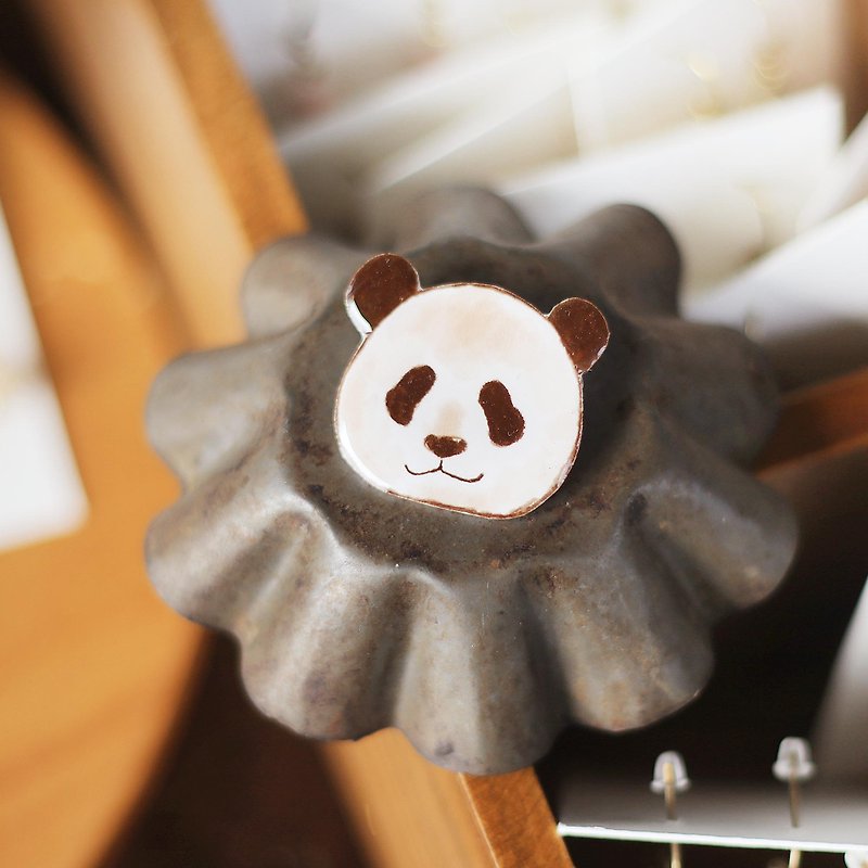 Small animal pin - panda - Badges & Pins - Resin White
