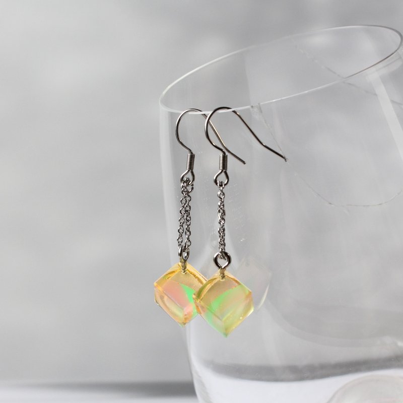 マンゴースムージー / アイスドロップシリーズ / ドロップ型レジンピアス / 片耳 - ピアス・イヤリング - レジン イエロー