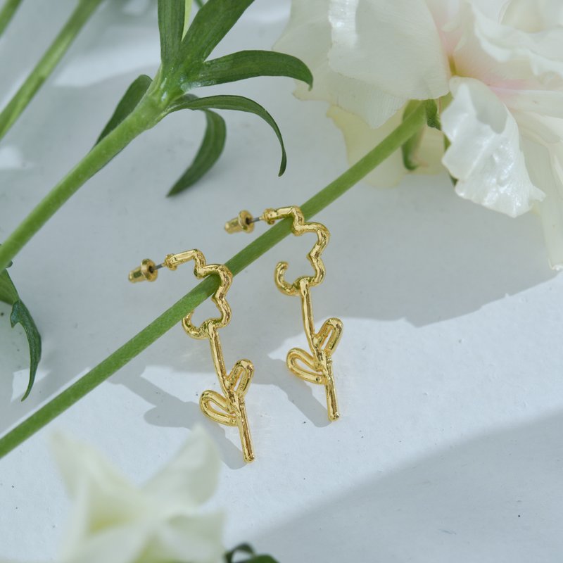 Tube Flower Pierce Earrings (Gold/Silver) - 耳環/耳夾/耳骨夾 - 其他金屬 金色