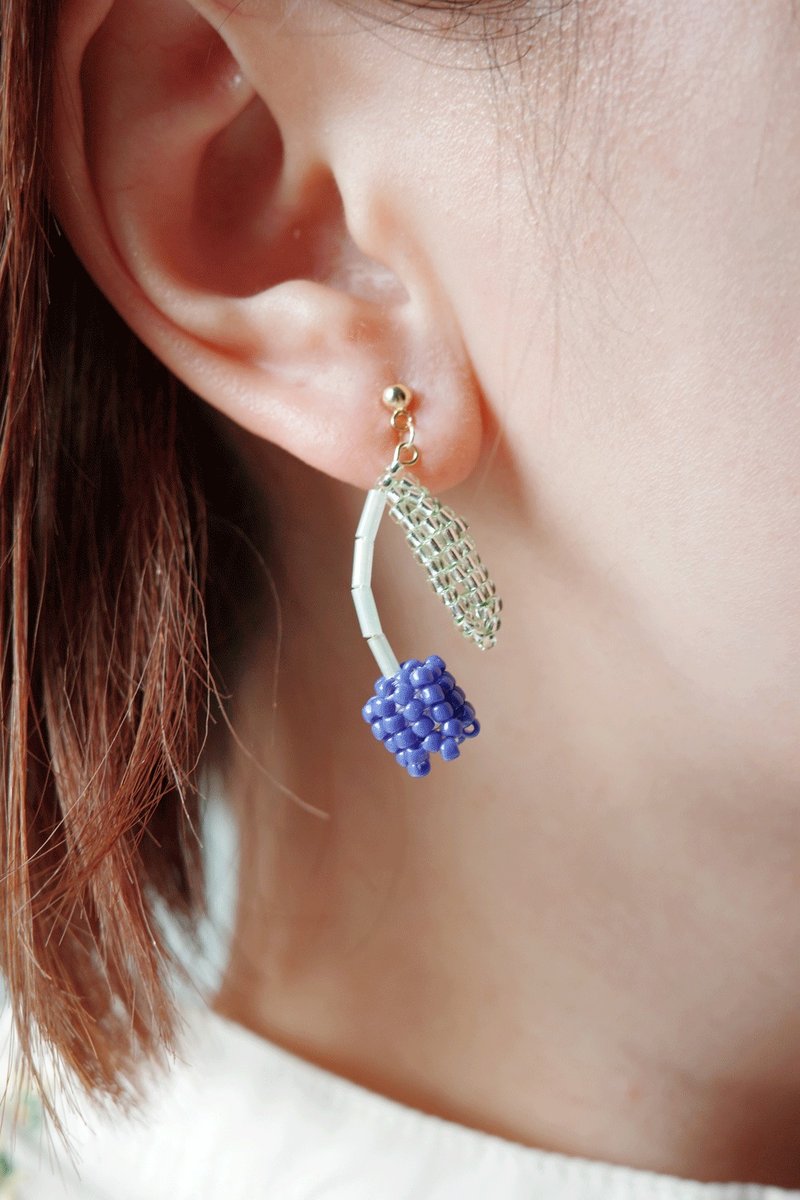 dangling tulip earrings - ต่างหู - วัสดุอื่นๆ 