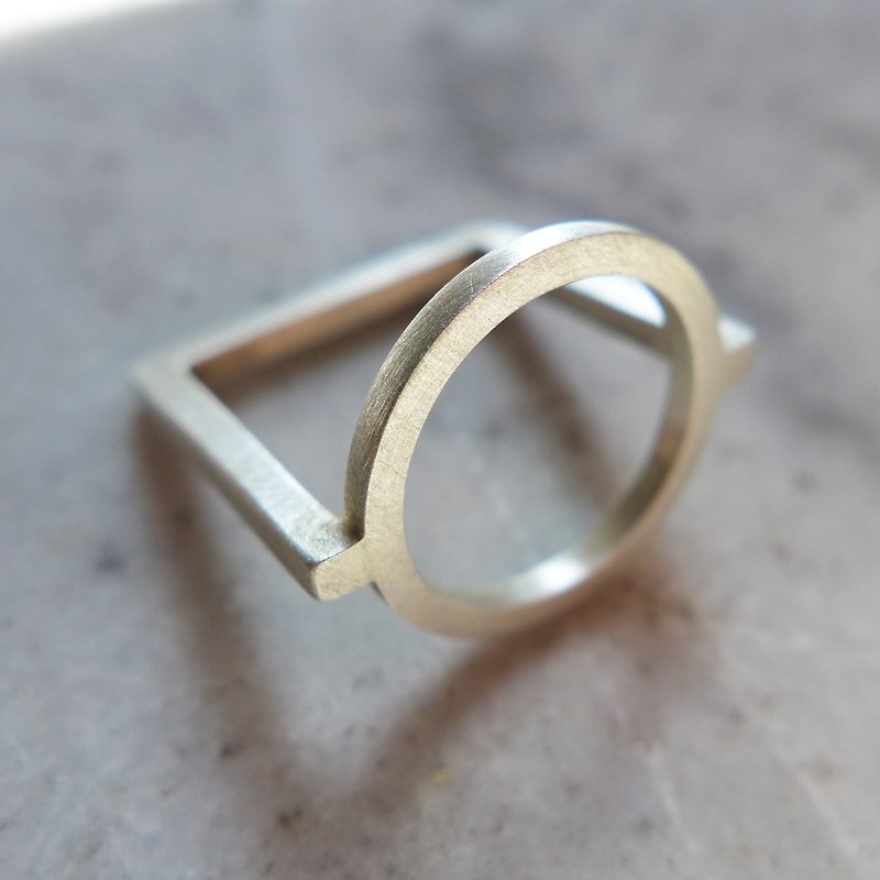 La bague / Carré et rond / French design handmade sterling silver ring - แหวนทั่วไป - โลหะ สีเงิน
