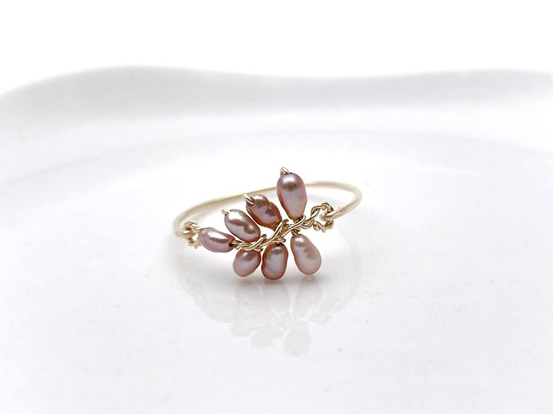 Autumn leaf - Freshwater pearl wire ring, dull pink - แหวนทั่วไป - เครื่องเพชรพลอย สึชมพู