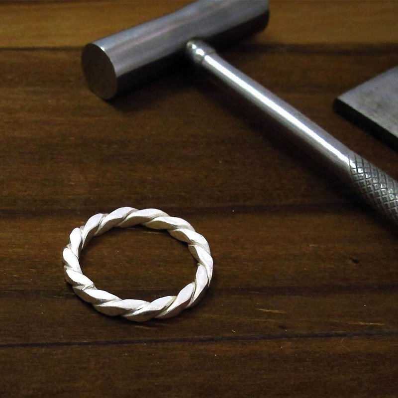 Ring square lattice-twist ring sterling silver ring (single)-64DESIGN - แหวนทั่วไป - เงิน สีเงิน