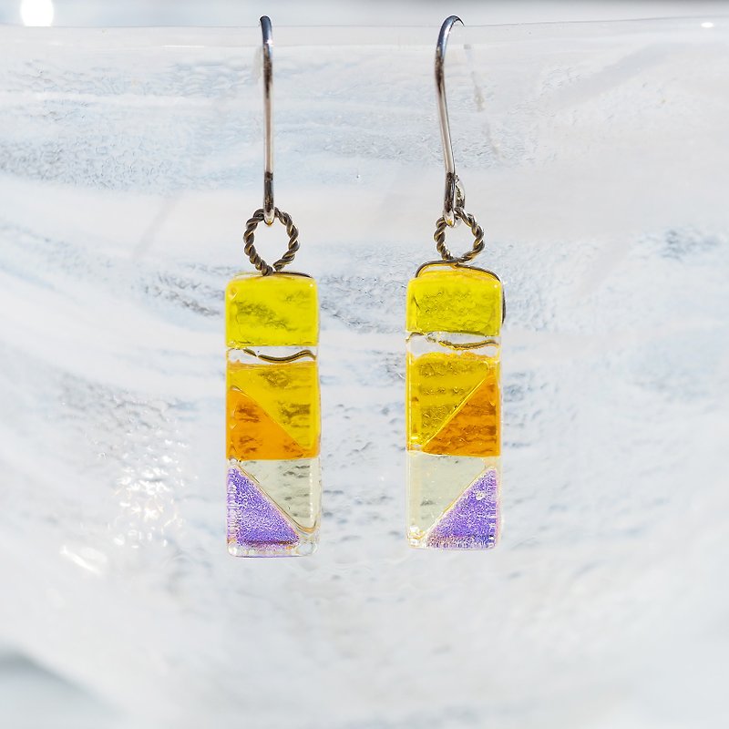 Cocktail glass (Kakuteru [Yellow]) Earrings / Clip-On[Choice of metal fittings] [Made to order] - ต่างหู - แก้ว สีเหลือง