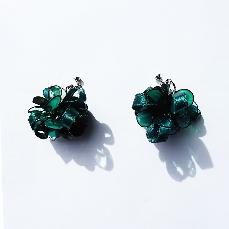 <Cong> style handmade design resin earrings / hanging paragraph / earring / accessories - ต่างหู - วัสดุอื่นๆ สีเขียว