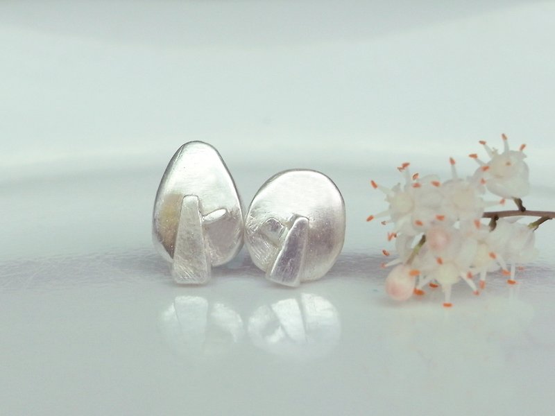 Tiny Two Trees --Sterling Silver--Silver Trees --Cute Trees Stud Earrings - ต่างหู - เงิน สีเทา