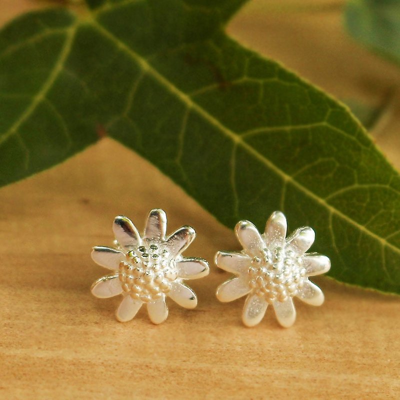 Daisy - Silver Earrings / Sterling Silver / Flower Earrings / Earrings - Earrings & Clip-ons - Other Metals 