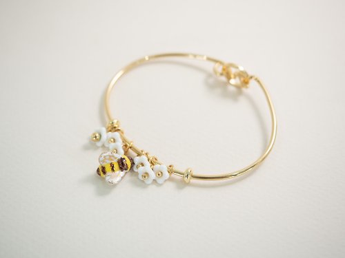 NATTA STUDIO Bee + Mini Flower Porcelain Bracelet Set