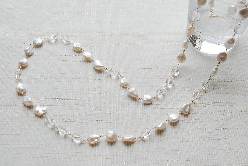 Distorted pearl and crystal long necklace 14kgf - Long Necklaces - Pearl White
