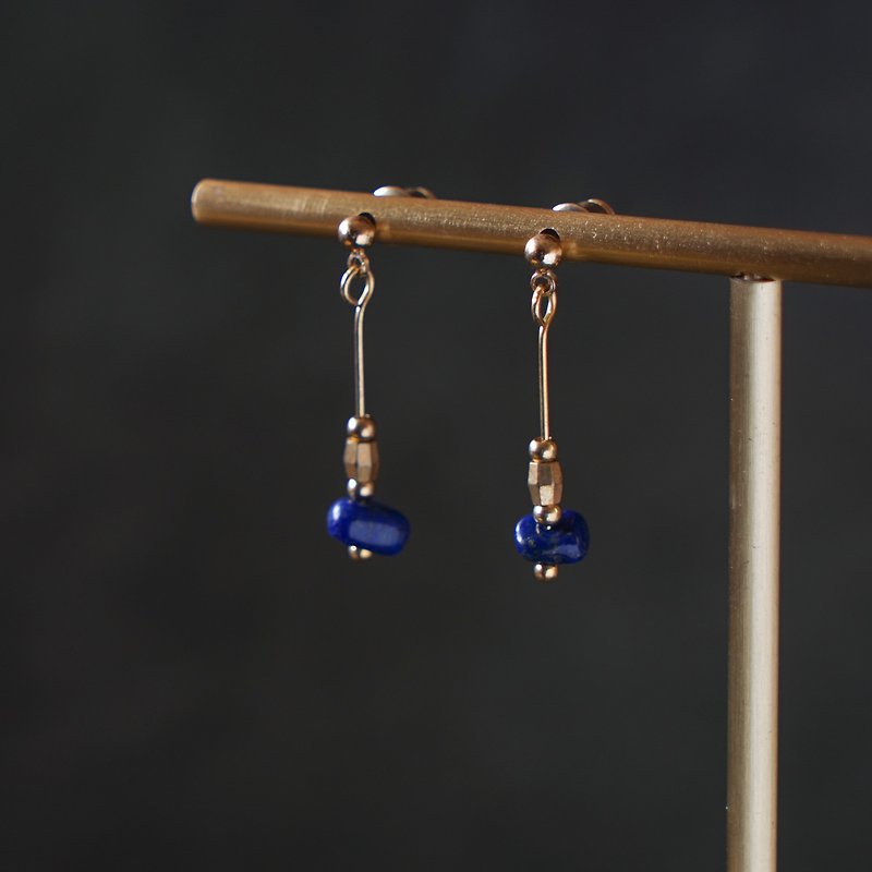Irregular lapis lazuli trifle earrings-clip-on can be made - ต่างหู - ทองแดงทองเหลือง สีดำ