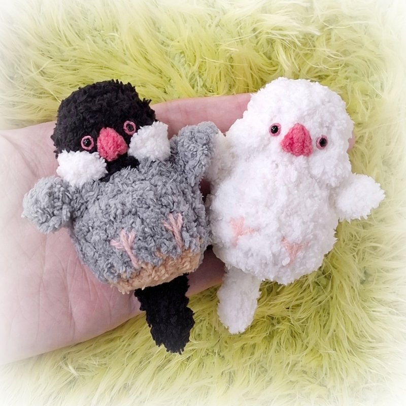 文鳥 稍微加大娃娃 頭頂到尾巴8.5cm 可加鑰匙圈吊飾別針 毛線物 - 客製化寵物商品 - 其他材質 白色