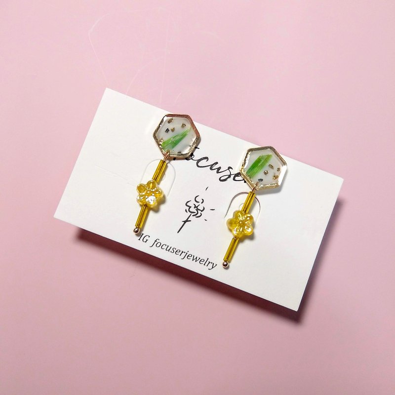 Resin Earrings & Clip-ons Yellow - Dry Flower Earrings Yellow Micro Drape Green Plant Gift Hoop Earrings