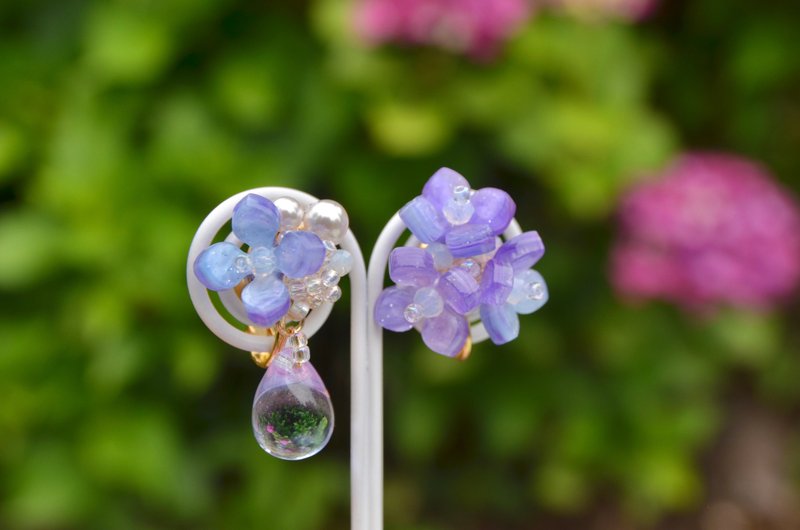 [Purple color] Hydrangea earrings - Earrings & Clip-ons - Plastic Purple