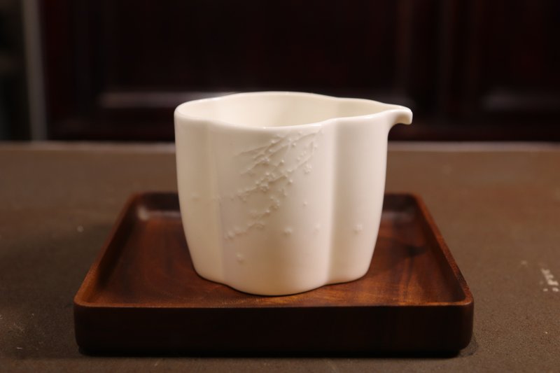 Dunmu Kiln Dehua molded printed jade porcelain tea cup - ถ้วย - เครื่องลายคราม ขาว