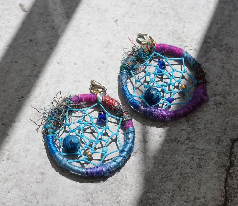 Handmade Sari Silk Earrings - ต่างหู - ผ้าไหม สีน้ำเงิน