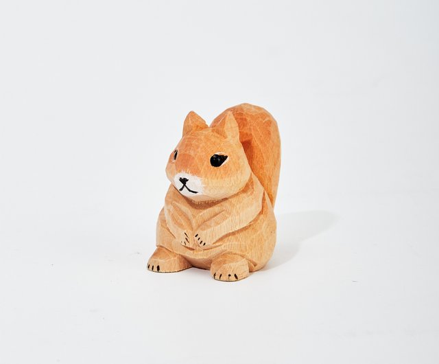 シシィの小さなリスの木彫り - ショップ Mokuomo 置物 - Pinkoi