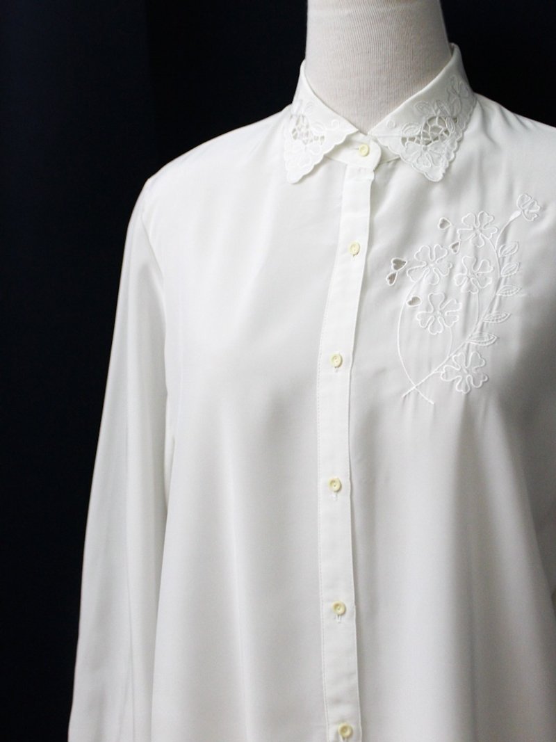 [RE0407T1942] Department of Forestry retro sweet vintage white flowers embroidered shirt - Women's Shirts - Polyester White