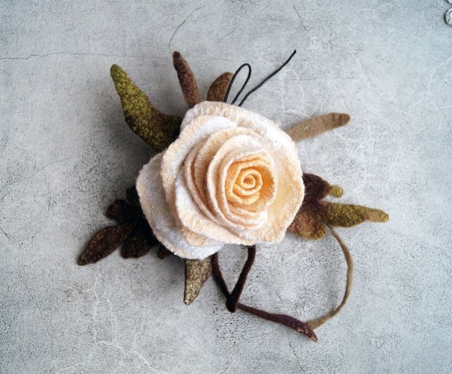 大きな白いバラのブローチの花フェルトウールの装飾茶バラギフト