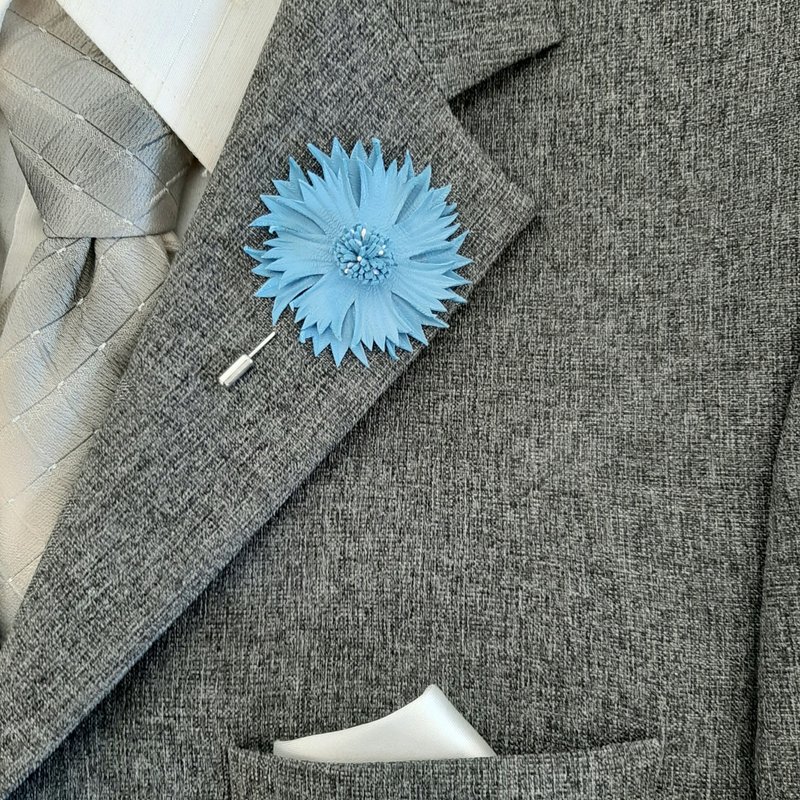 Men's lapel pin leather flower cornflower, Gift for him Leather boutonnierre - 胸針 - 真皮 藍色