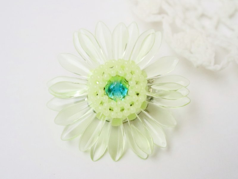 Gerbera Brooch lemon yellow with aqua blue - เข็มกลัด - แก้ว สีเหลือง