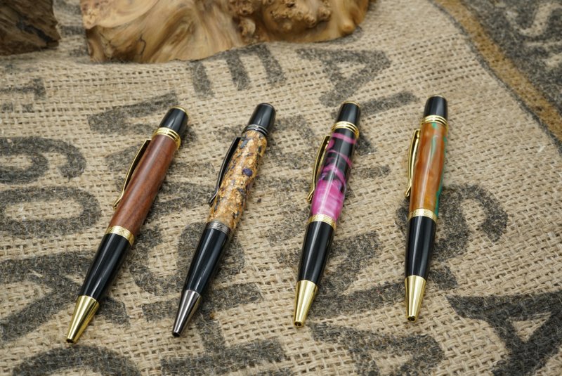 Five-degree wooden handmade wooden rotating ballpoint pen (safflower pear, gold foil Acrylic, blue powder Acrylic) - ปากกา - อะคริลิค 