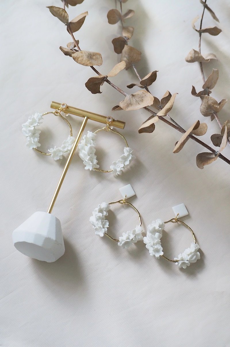Three-dimensional wreath soft clay earrings - Earrings & Clip-ons - Other Materials White