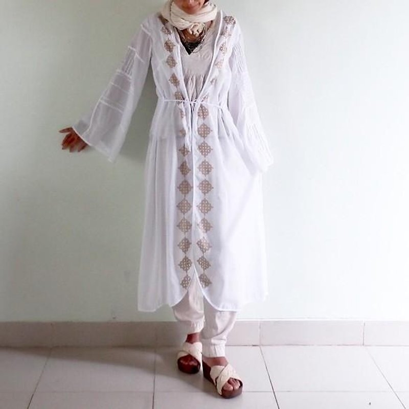 Pin-tuck sleeves and hand-printed cotton long cardigan / 1 - เสื้อเชิ้ตผู้หญิง - ผ้าฝ้าย/ผ้าลินิน ขาว