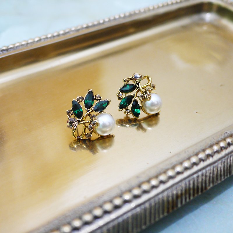 Vintage and elegant design earrings (Gemstone green + fragrant gold) - Earrings & Clip-ons - Gemstone Green