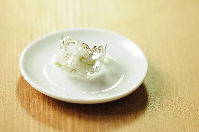 :│Sweet Dream│:Sakura Snow Flying Flower Ring/Sakura/White Temperament - แหวนทั่วไป - วัสดุกันนำ้ ขาว