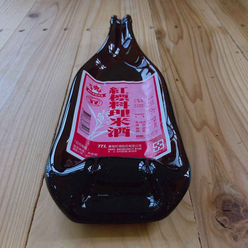 Red label cooking rice wine wine bottle plate wine bottle plate commemorative storage plate - กล่องเก็บของ - แก้ว 
