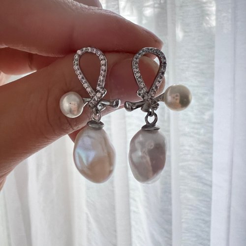 Ellajo Bijoux 巴黎午後的輕吻 銀色蝴蝶結與天然珍珠耳環