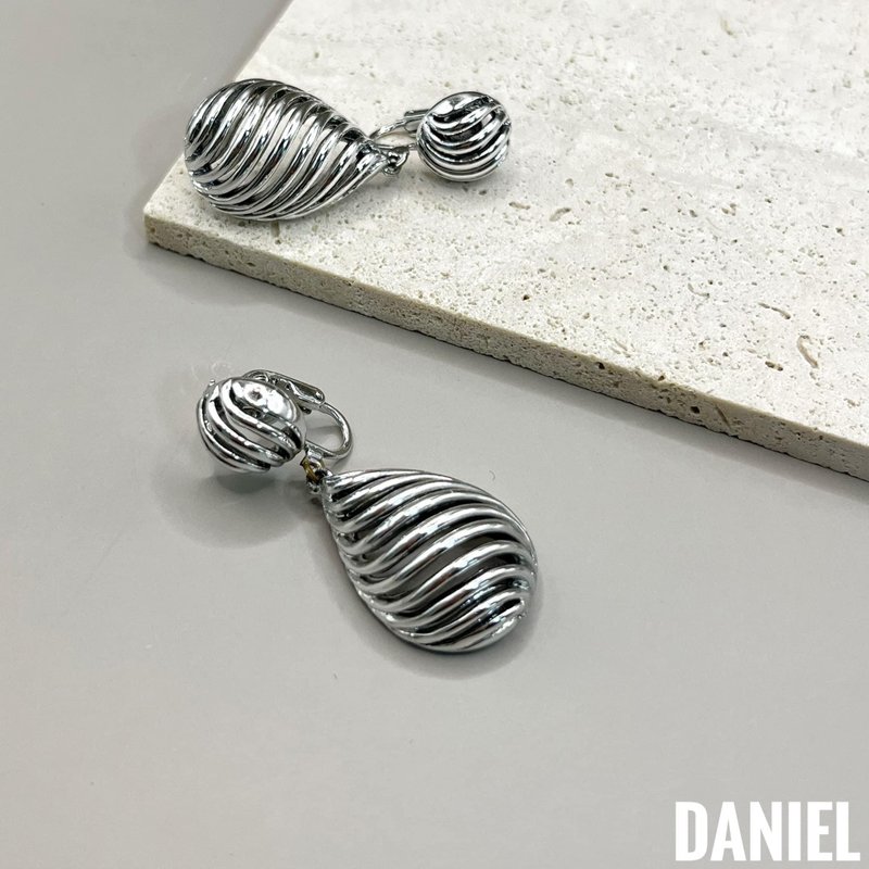 •DANIEL• 欧米のオールドコロ回転抽象水滴ピアス - ピアス・イヤリング - 金属 シルバー