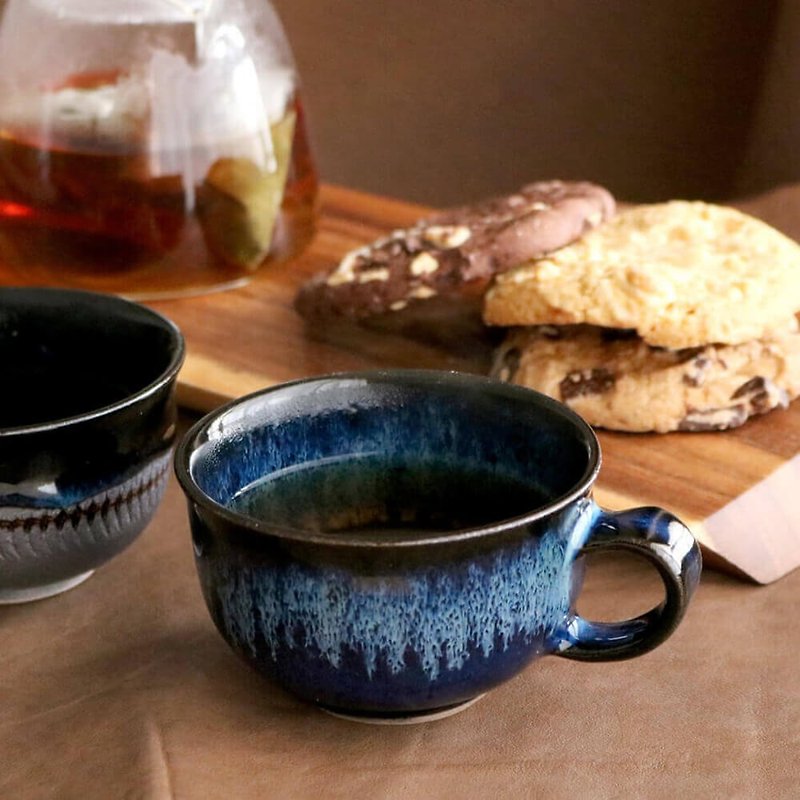 Koishiwarayaki Koishiwarayaki  indigo glazed tea cup  coffee cup  Shuzangama - Cups - Pottery Blue