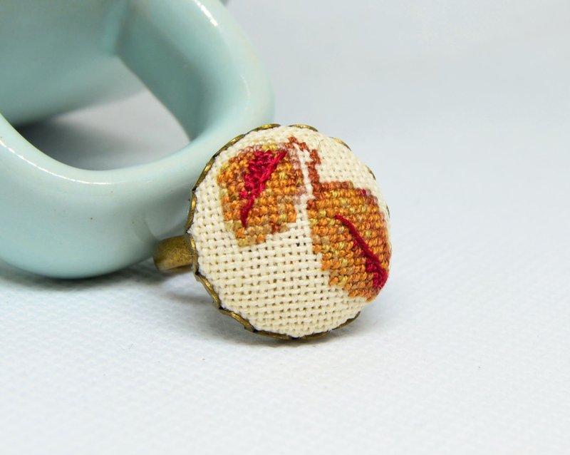 棕葉刺繡戒指 十字繡秋季飾品 為她手工製作的禮物 - 戒指 - 繡線 咖啡色