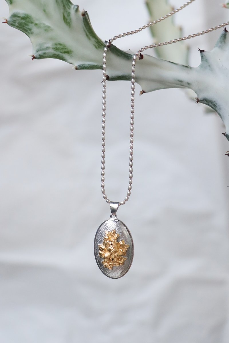 Classic Collection | Gold Lily Bush Sterling Silver Pendant - สร้อยคอ - เงินแท้ สีเงิน