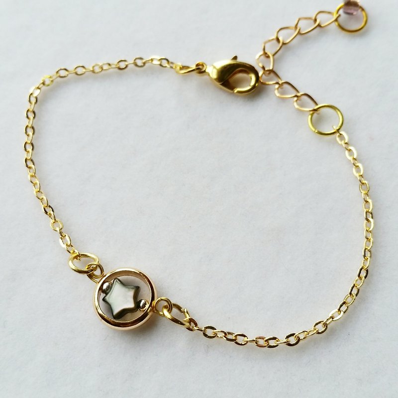 Black mother-of-pearl star, 925 sterling silver beads gold-plated bracelet - สร้อยข้อมือ - เครื่องเพชรพลอย สีดำ