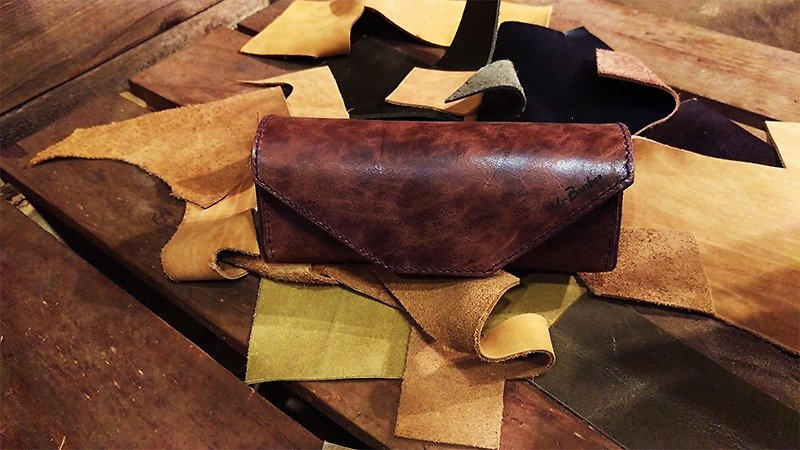 Mr.Banboo handmade leather glasses case] [the story of Taiwan handmade glasses - Toiletry Bags & Pouches - Genuine Leather Brown