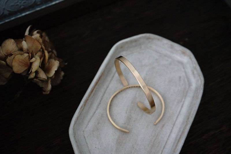 禮物首選 | 手工客製化禮物 黃銅手環。免費敲字 - 手鍊/手環 - 其他金屬 金色