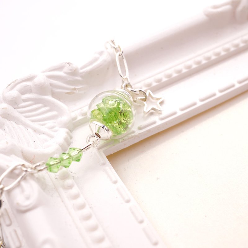 A Handmade Emerald Glass Ball Bracelet - สร้อยติดคอ - เครื่องเพชรพลอย 