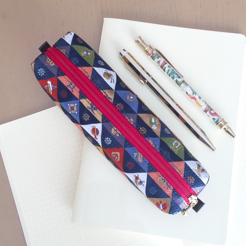 Pen Case with Japanese Traditional Pattern, Kimono - Brocade - กล่องดินสอ/ถุงดินสอ - วัสดุอื่นๆ สีน้ำเงิน