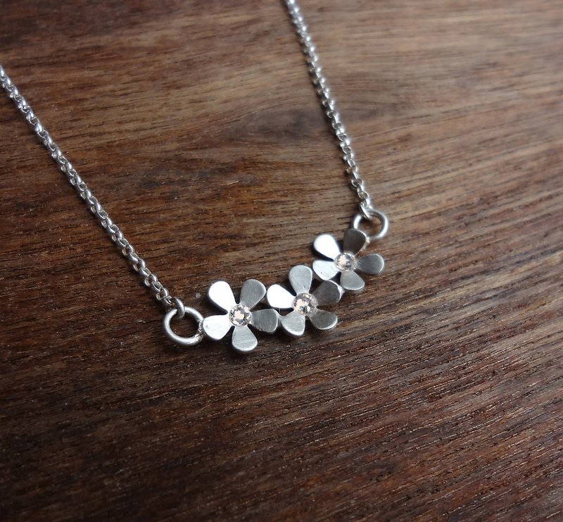 Flower blooming Silver necklace